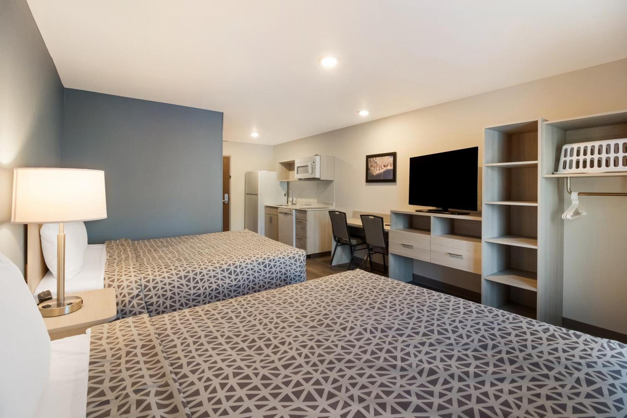 Hotel Woodspring Airport 3*