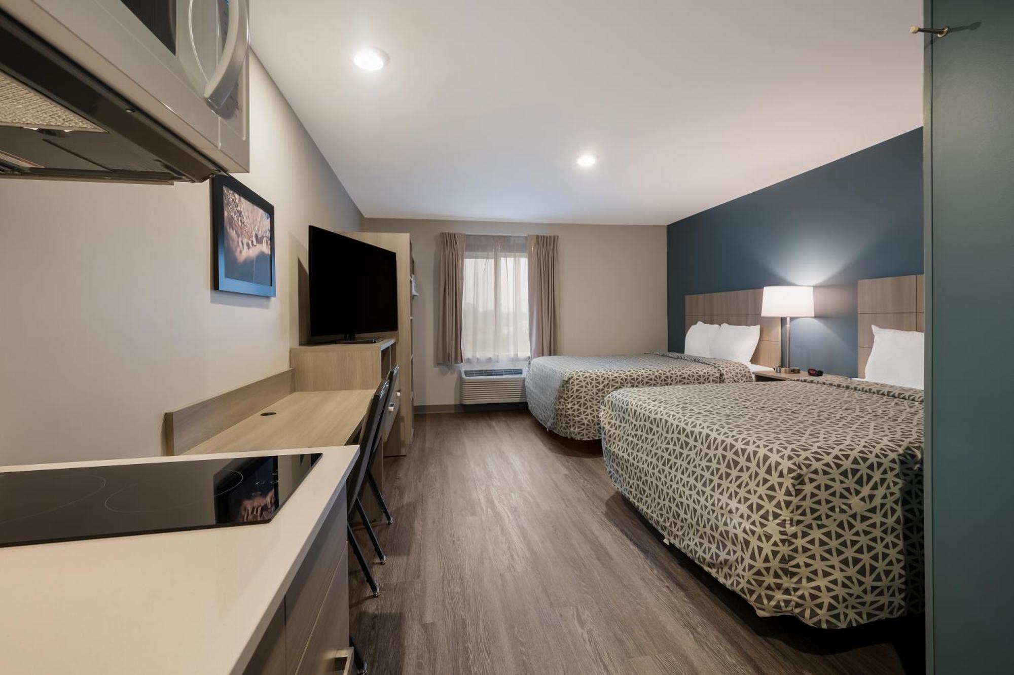 Hotel Woodspring Airport