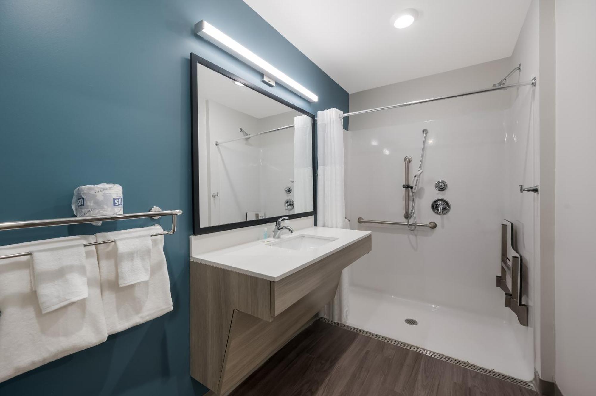 Hotel Woodspring Airport 3*